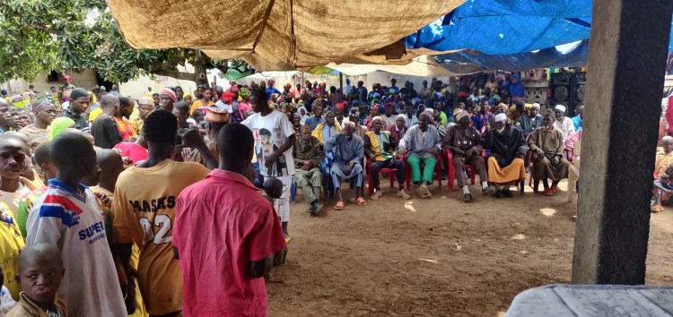 Les autorités civiles, officielles et religieuses de Tinterba