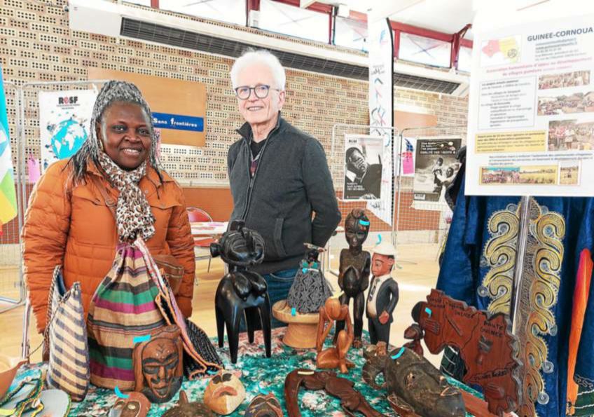 Guy et Ernestine sur le stand de Guinée-Cornouaille lors de la Journée des Solidarités à Carhaix